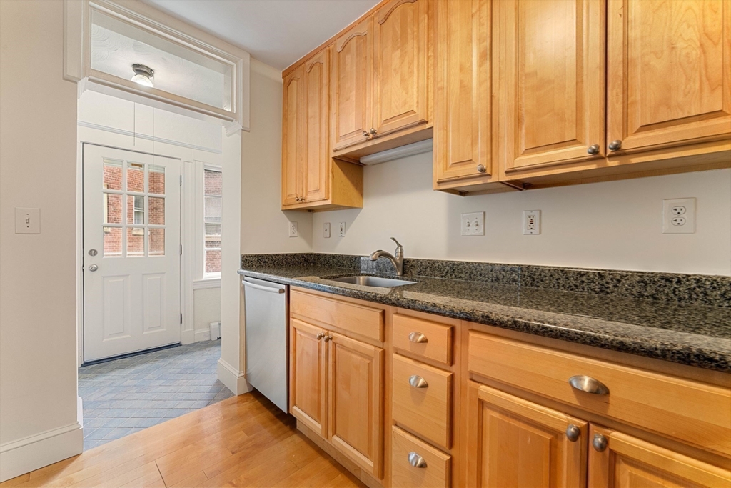 86 Buckingham St # 4