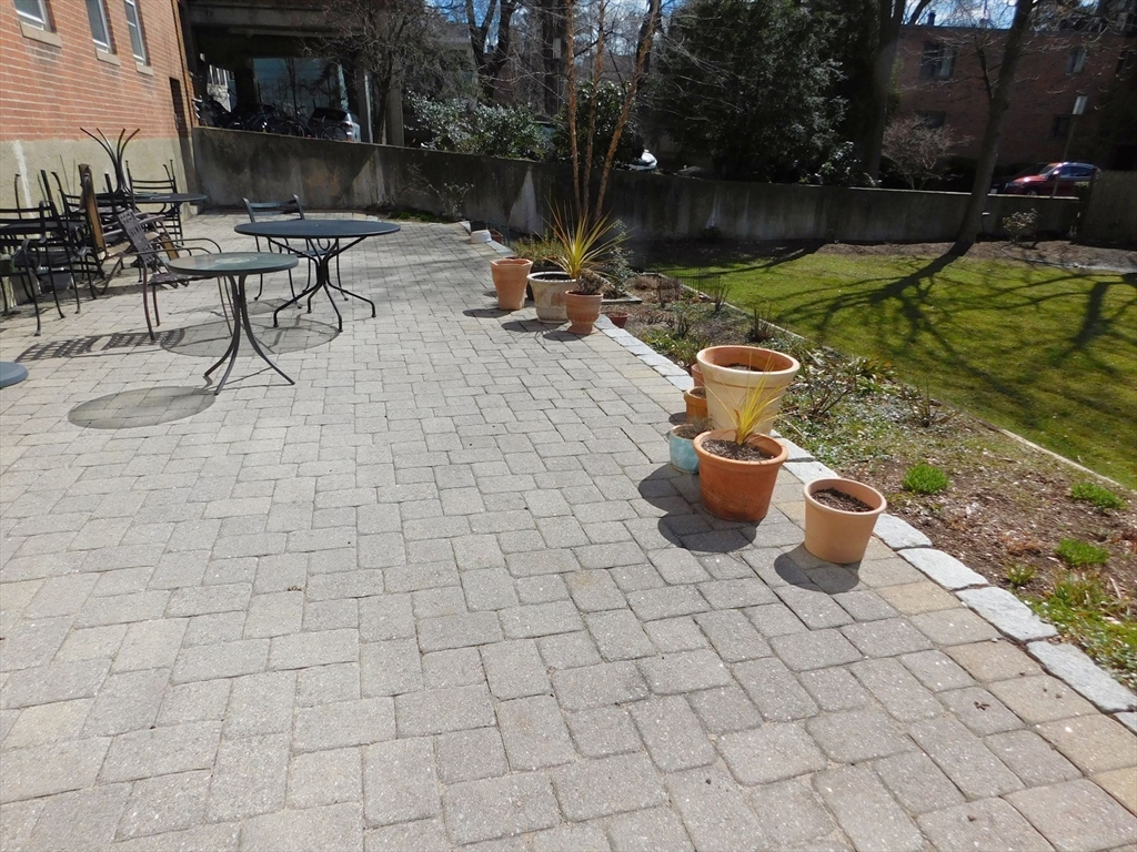86 Buckingham St # 4