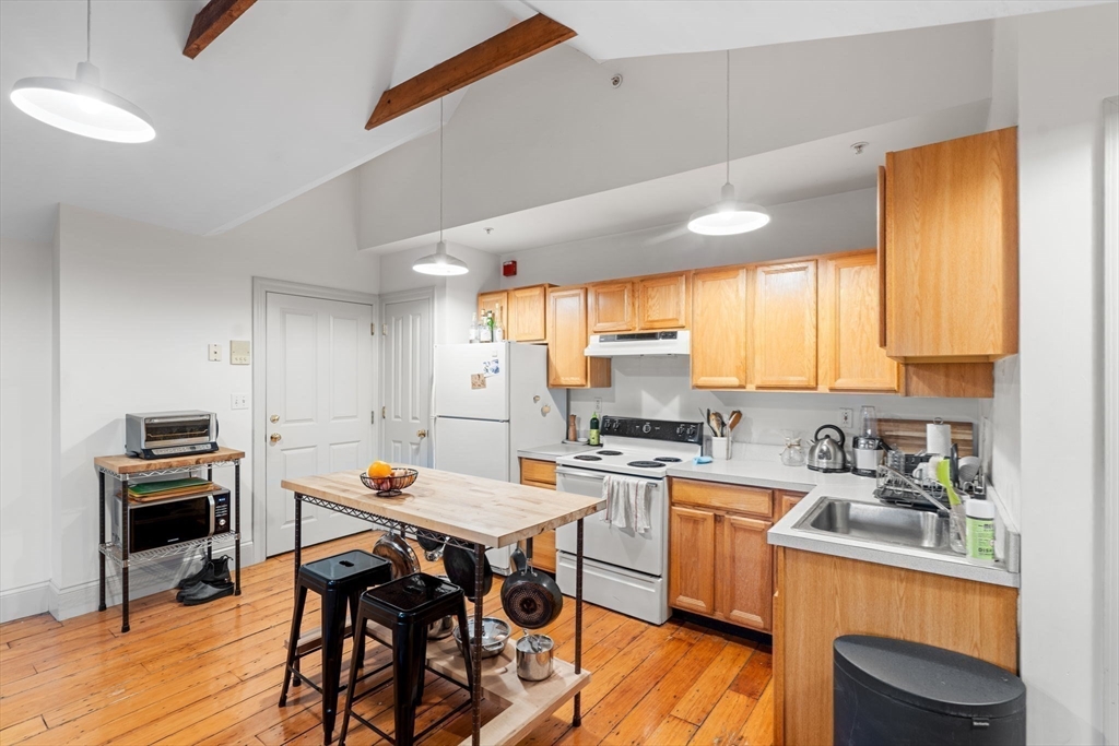 69 Robeson St # 4