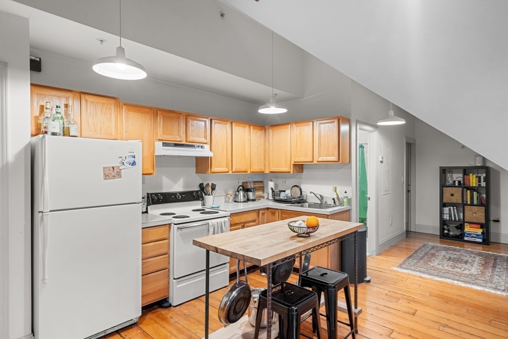 69 Robeson St # 4