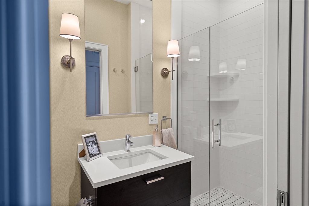 403 W 1st Street # 402