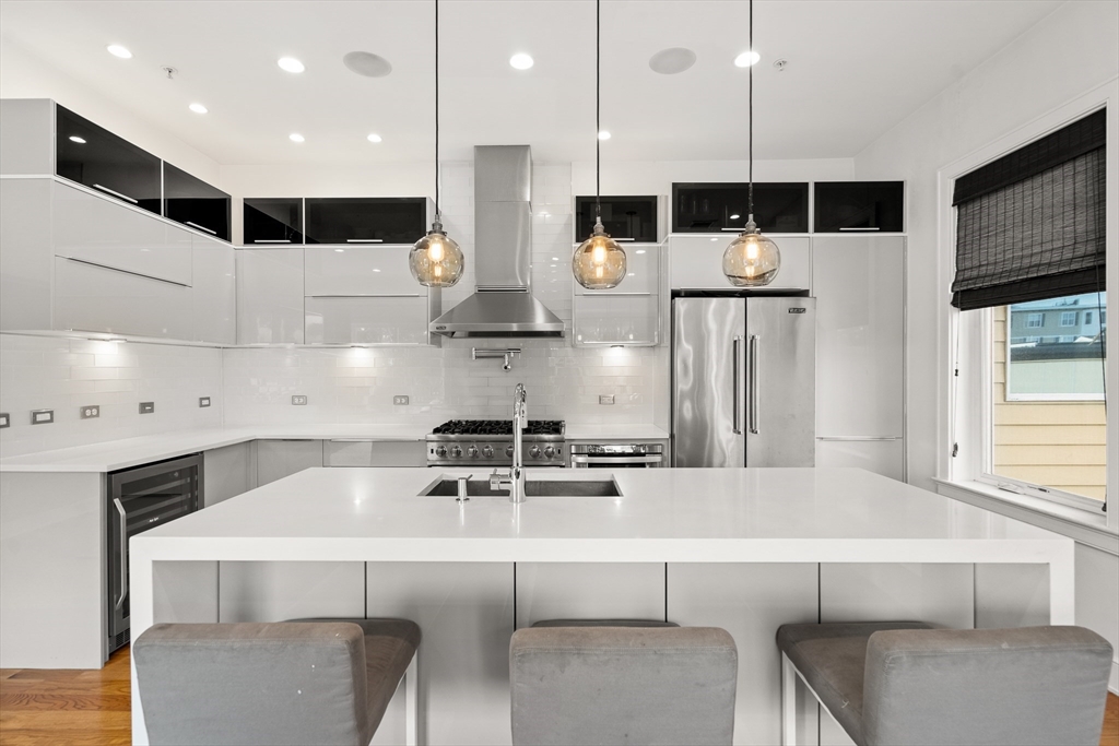 403 W 1st Street # 402