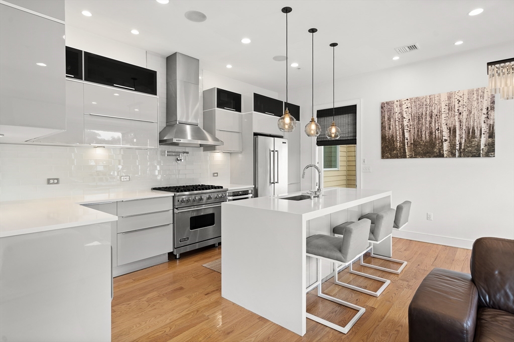 403 W 1st Street # 402