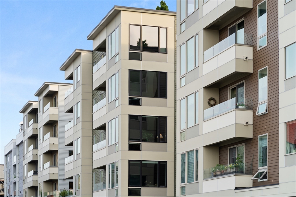 403 W 1st Street # 402