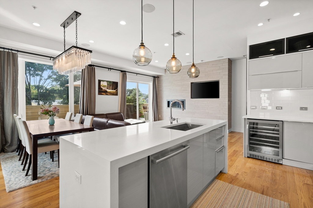 403 W 1st Street # 402