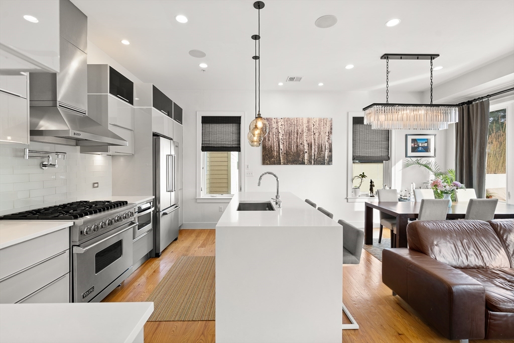 403 W 1st Street # 402