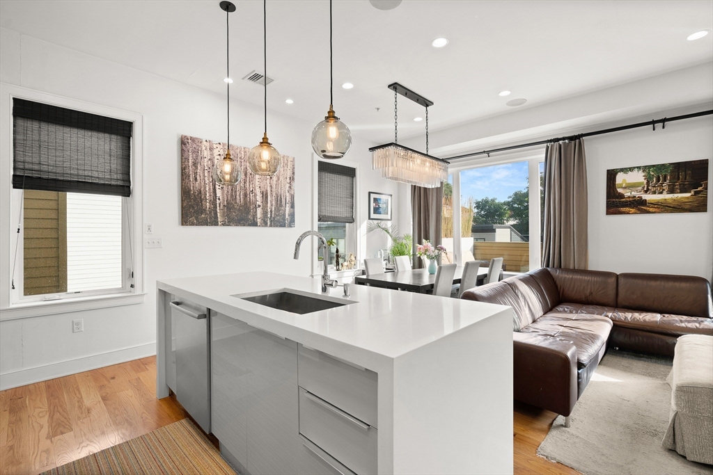 403 W 1st Street # 402