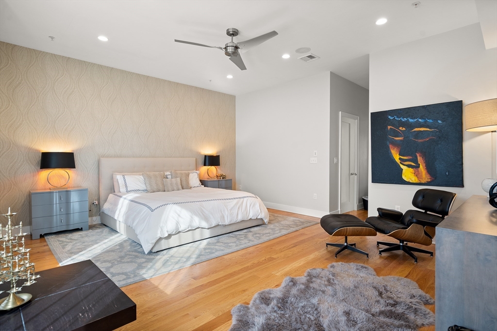 403 W 1st Street # 402
