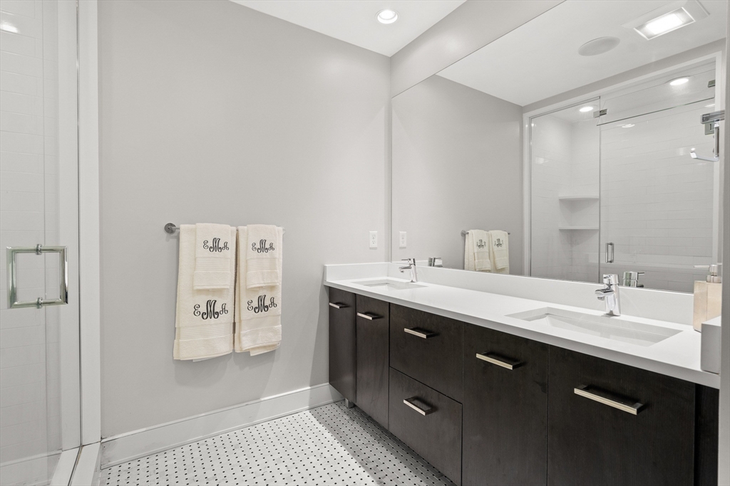 403 W 1st Street # 402