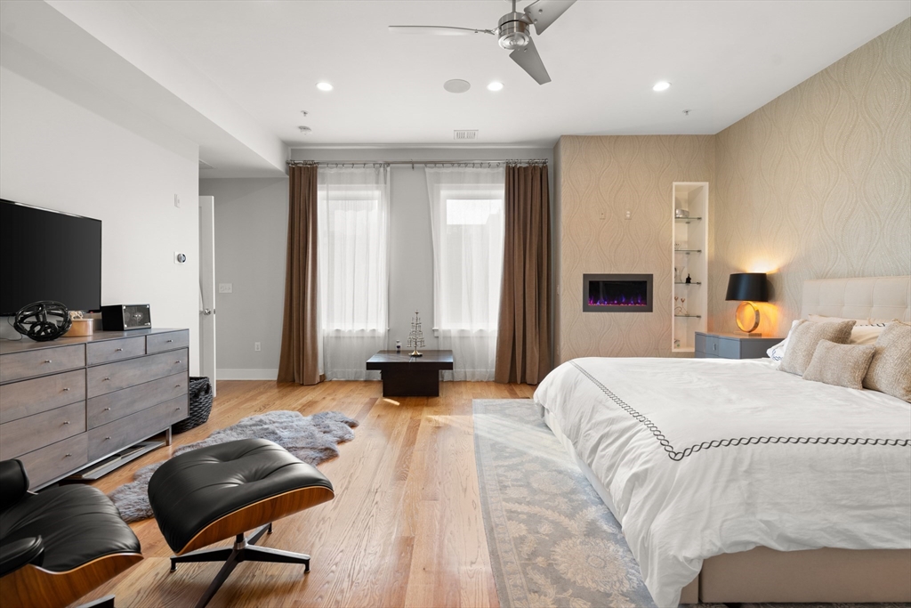 403 W 1st Street # 402