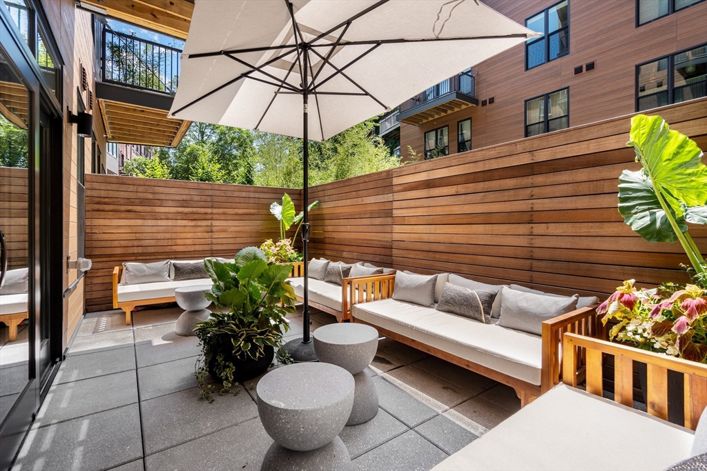 566 Columbus Ave # 105