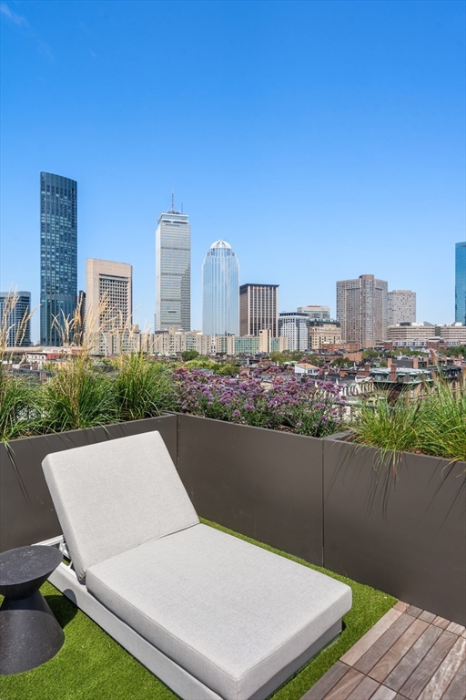 566 Columbus Ave # 105