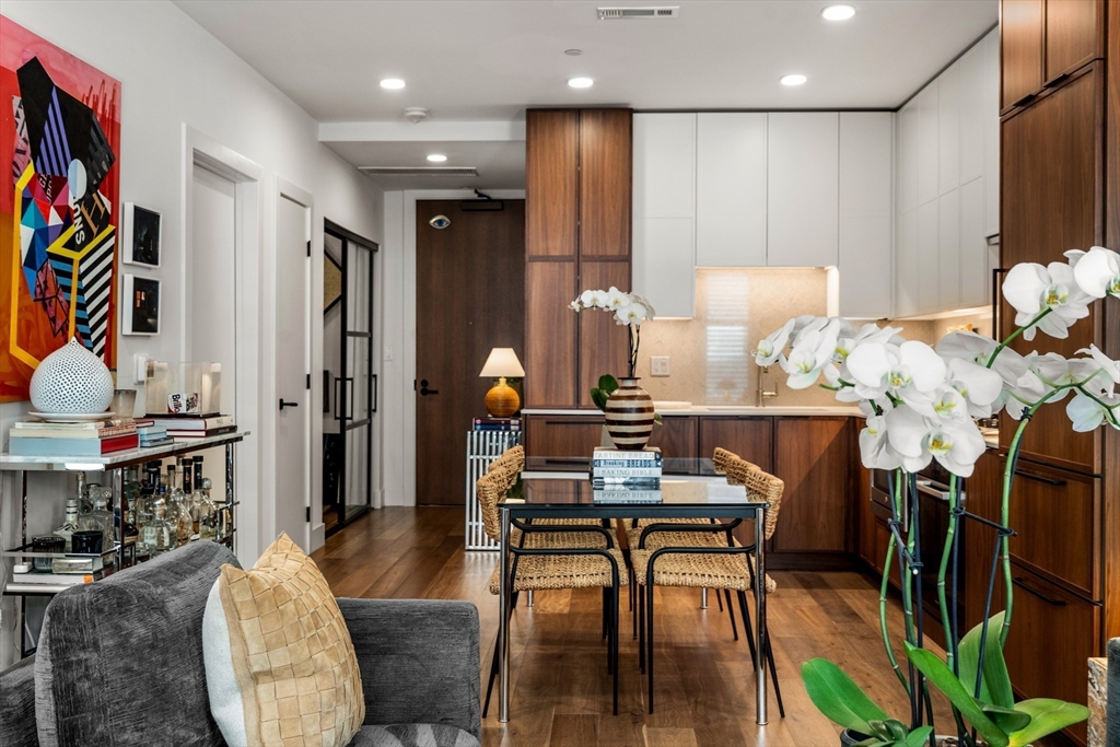 566 Columbus Ave # 105