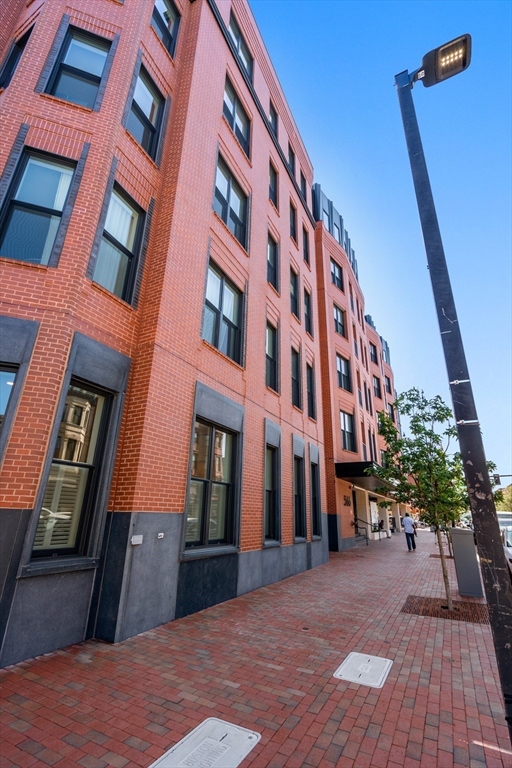566 Columbus Ave # 105