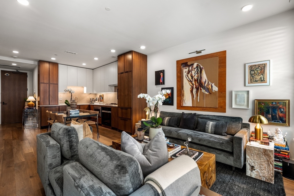 566 Columbus Ave # 105