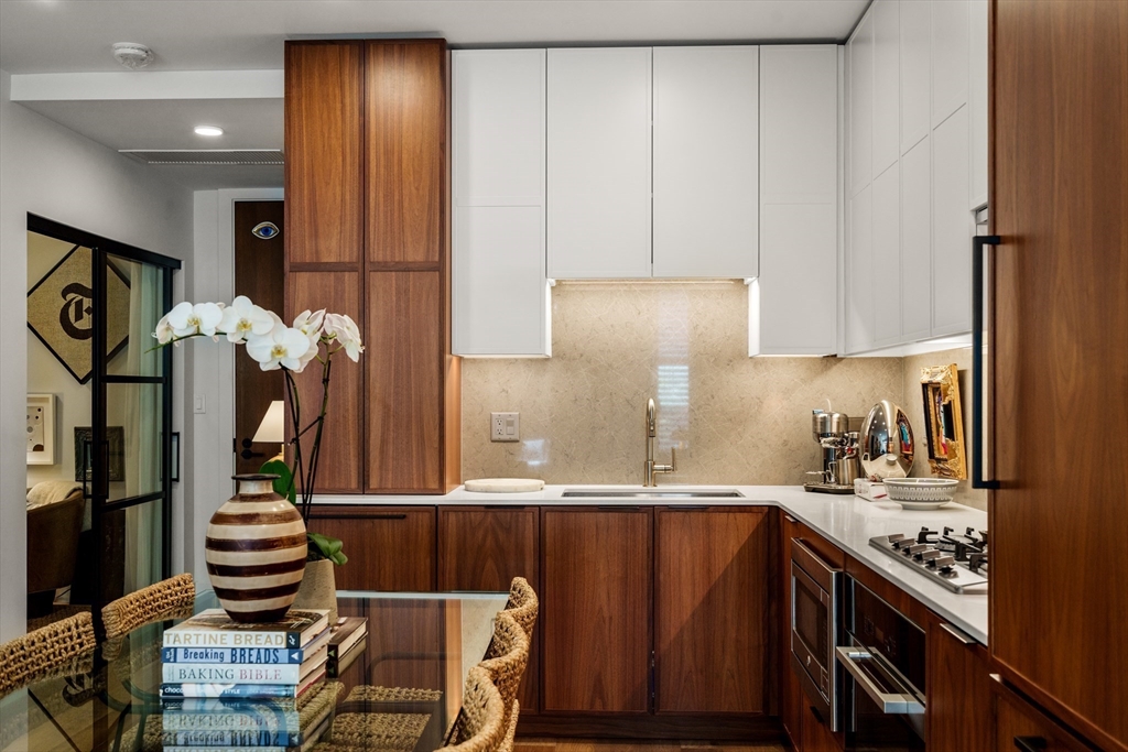 566 Columbus Ave # 105
