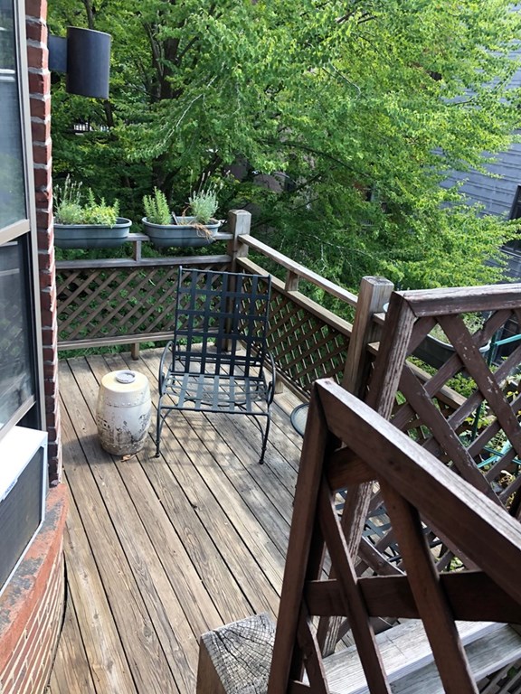 6 Wellington St # 3