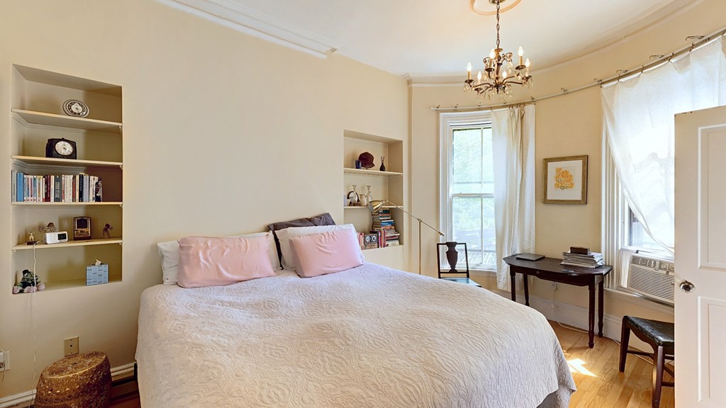 6 Wellington St # 3
