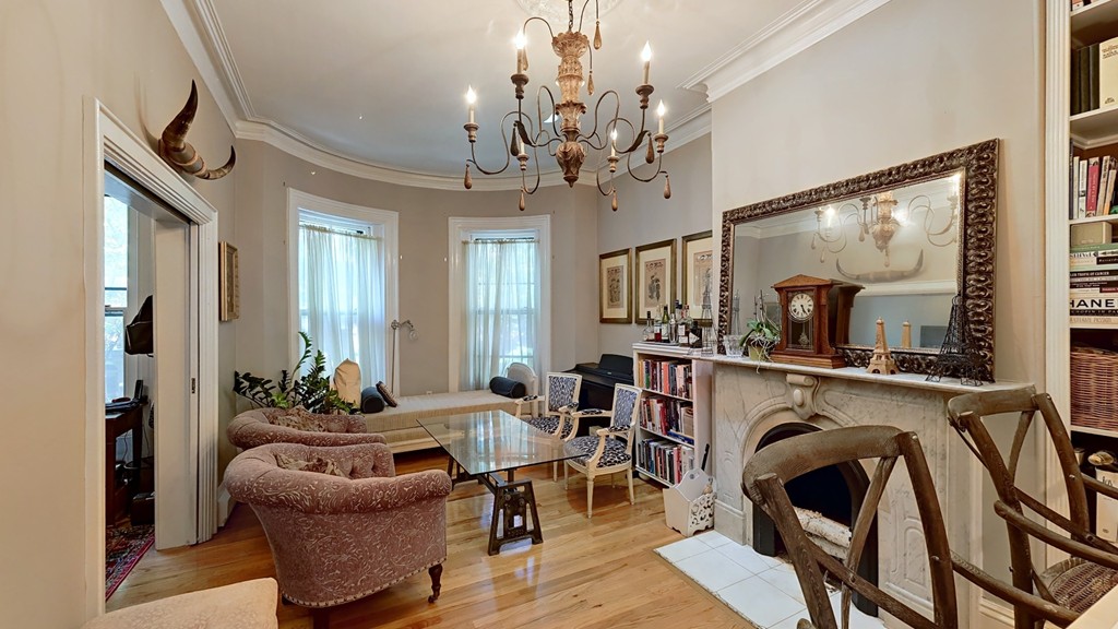 6 Wellington St # 3