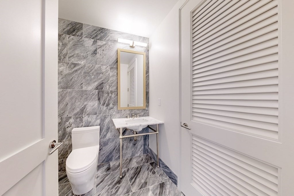 240 Devonshire Street # 4305