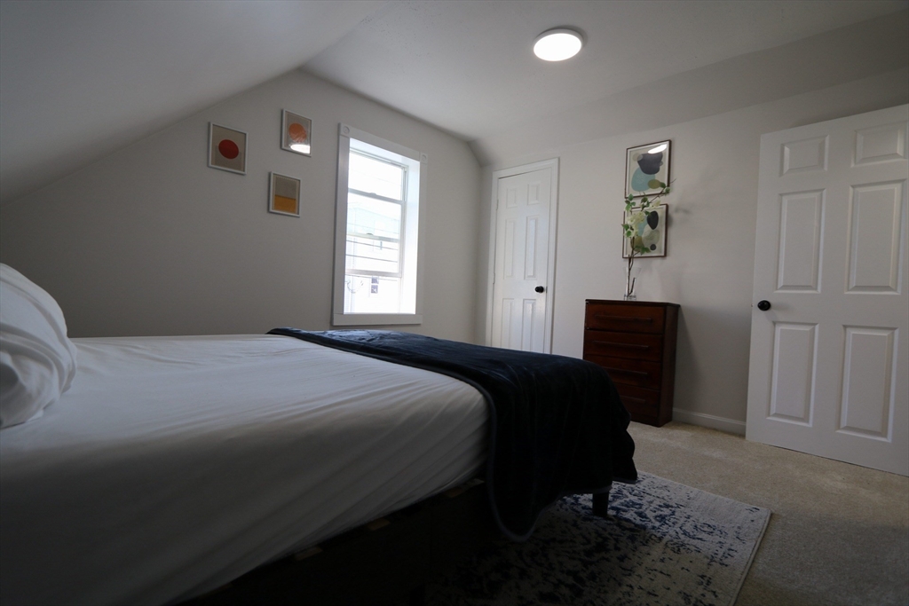 51 River St