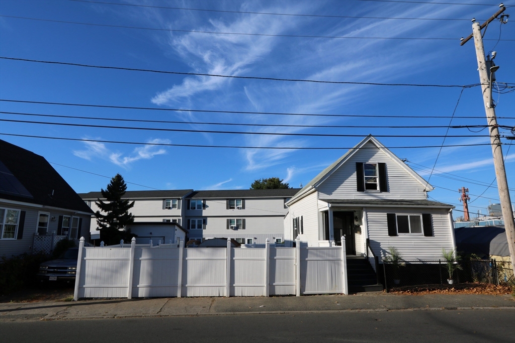 51 River St