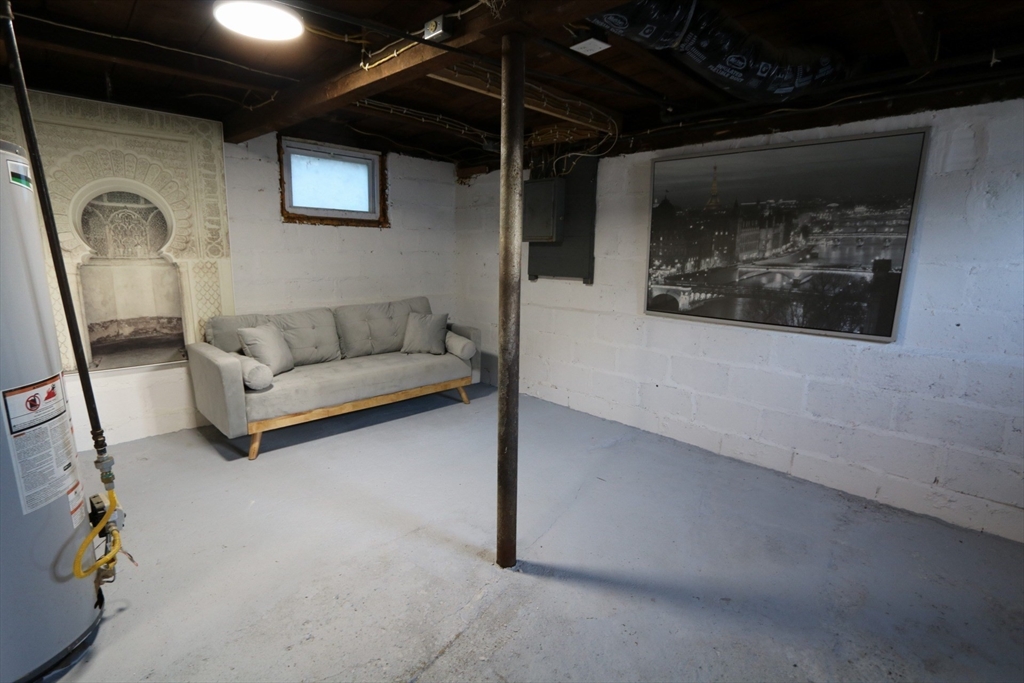 51 River St