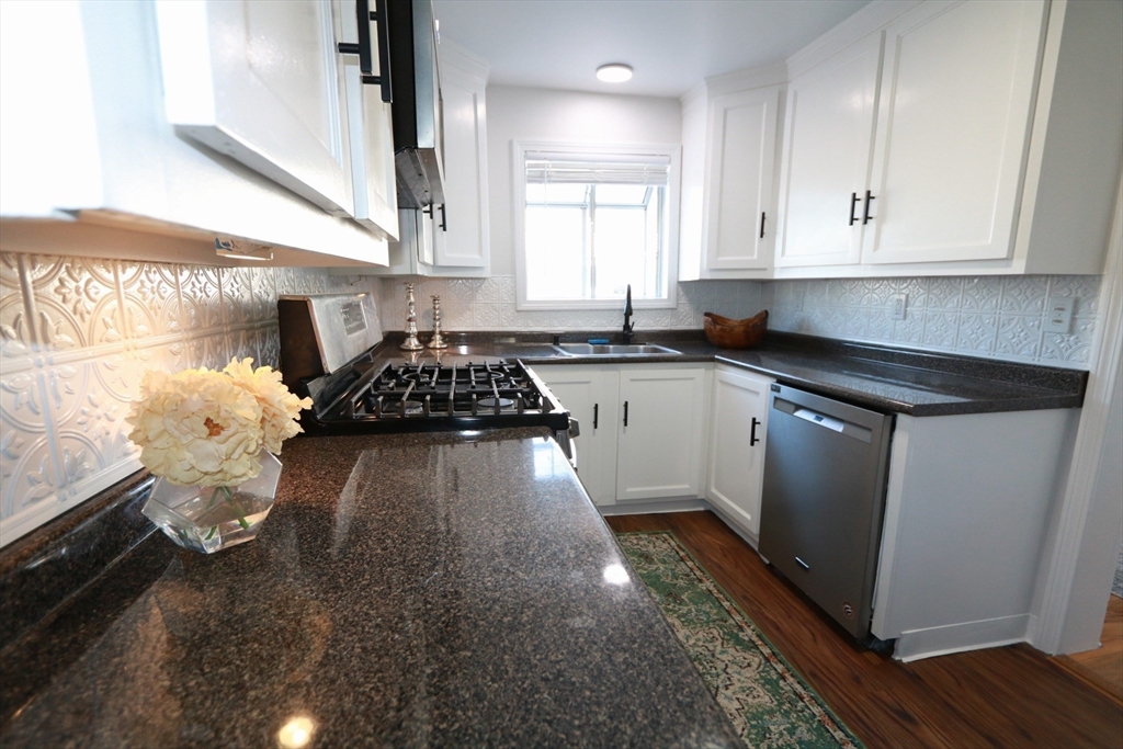 51 River St