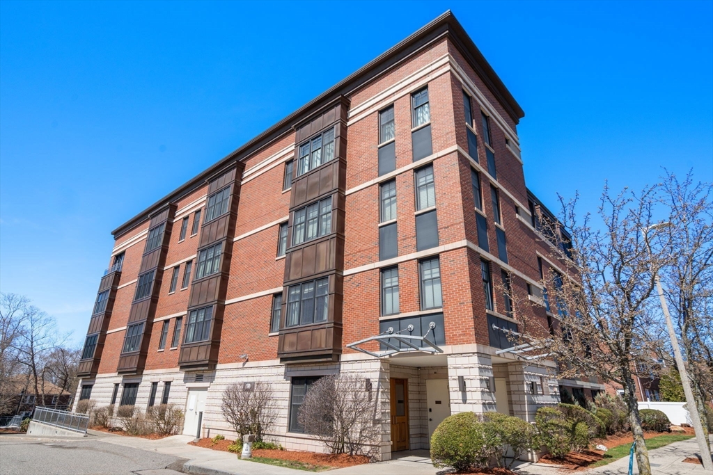 163-165 Chestnut Hill Ave # 102
