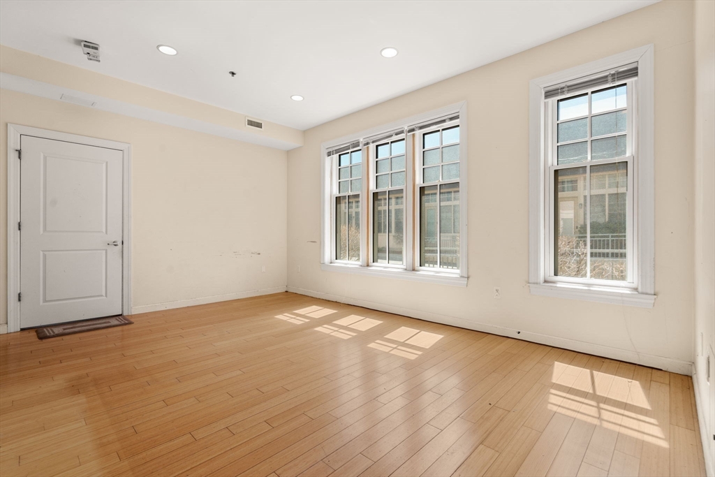 163-165 Chestnut Hill Ave # 102