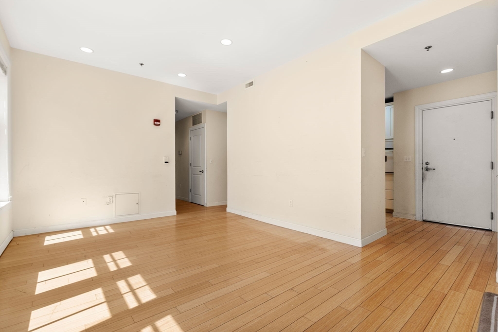 163-165 Chestnut Hill Ave # 102