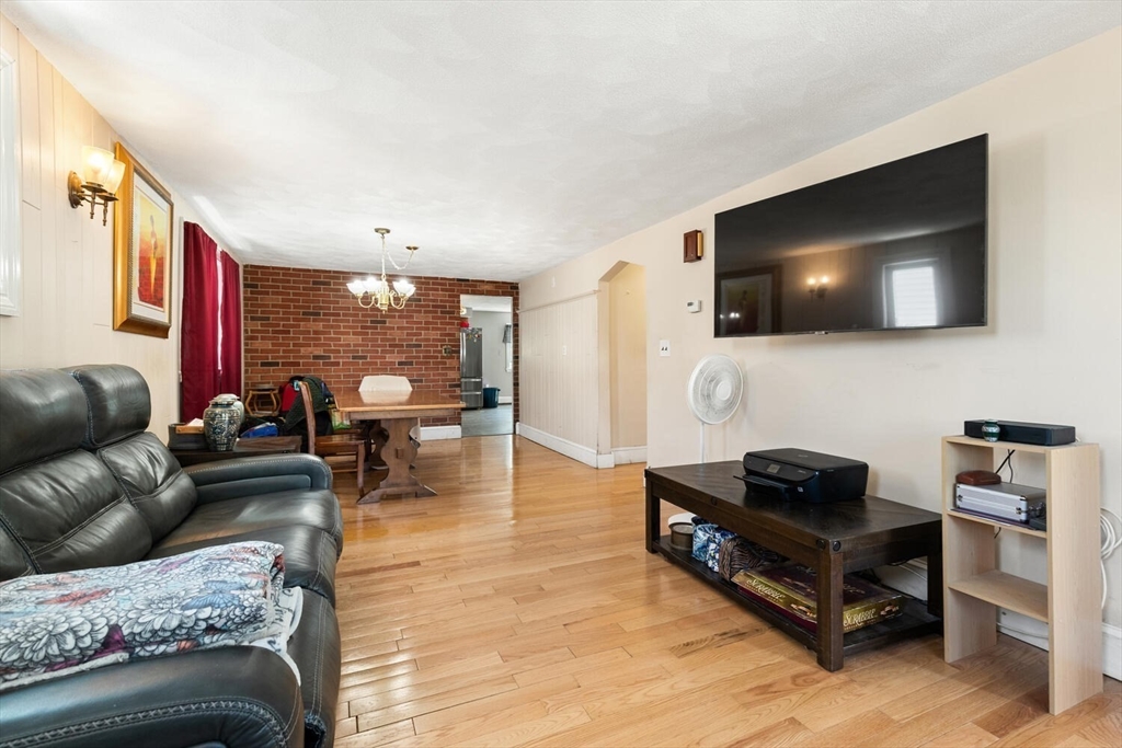 152 Springvale Ave