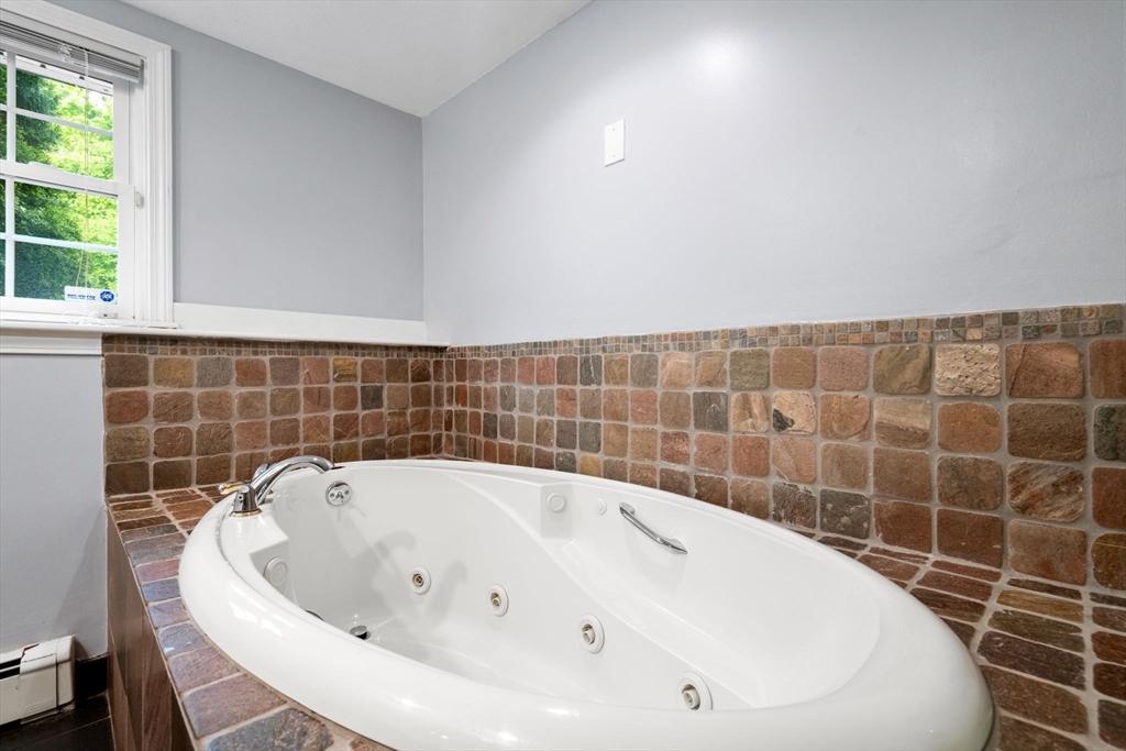 231 Totten Pond Rd