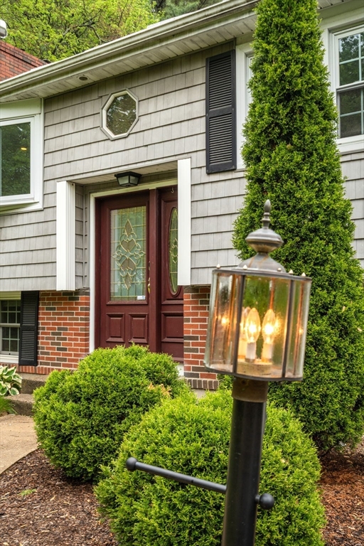 231 Totten Pond Rd