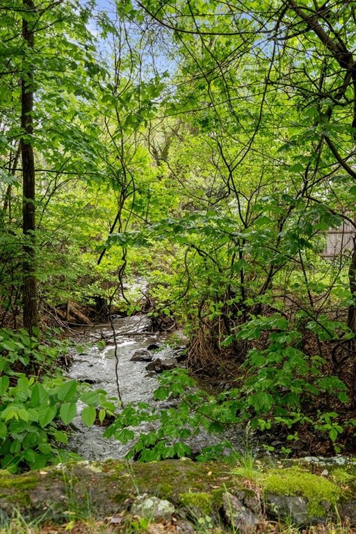 231 Totten Pond Rd