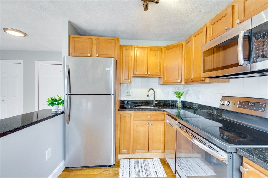 7 Mortimer Pl # 6