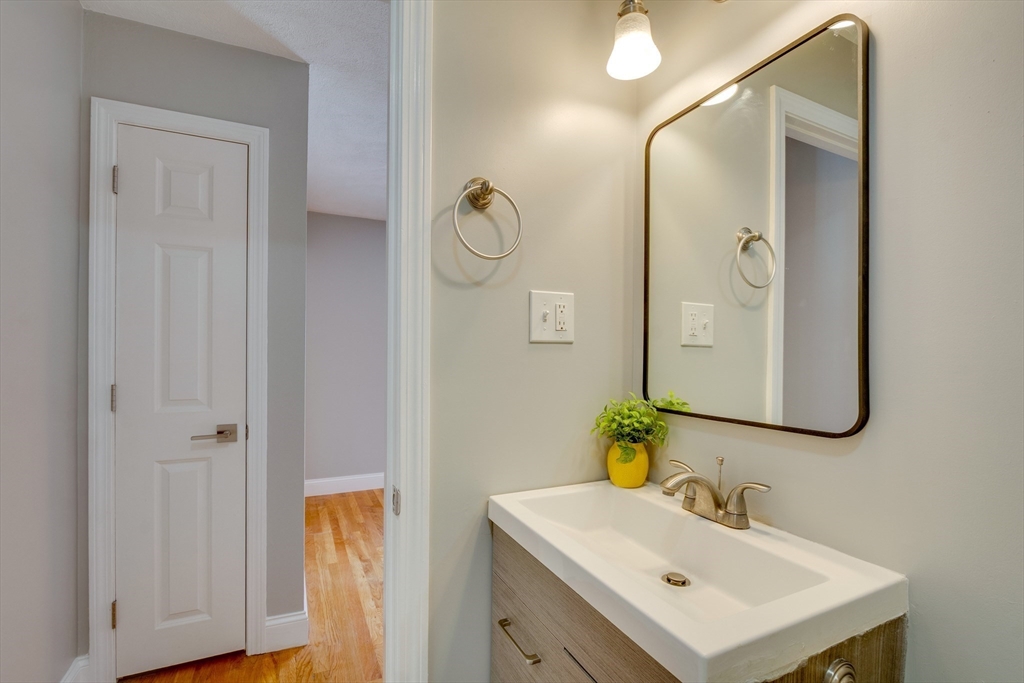 7 Mortimer Pl # 6