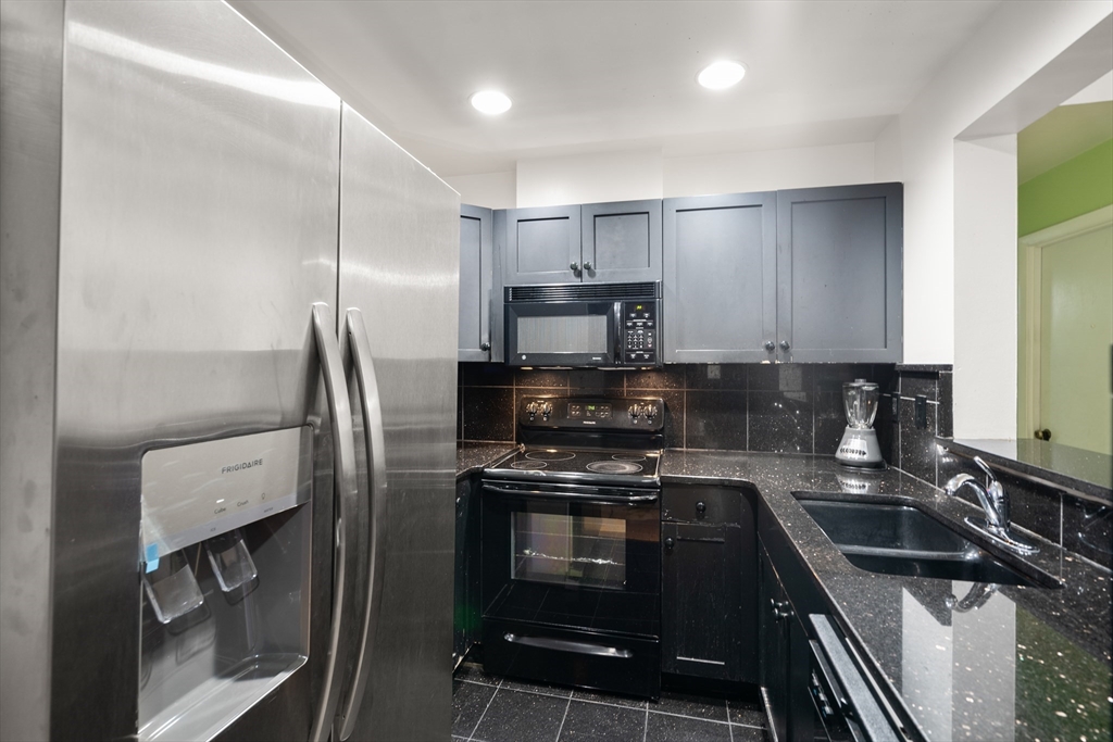 1241-1255 Adams St # F107