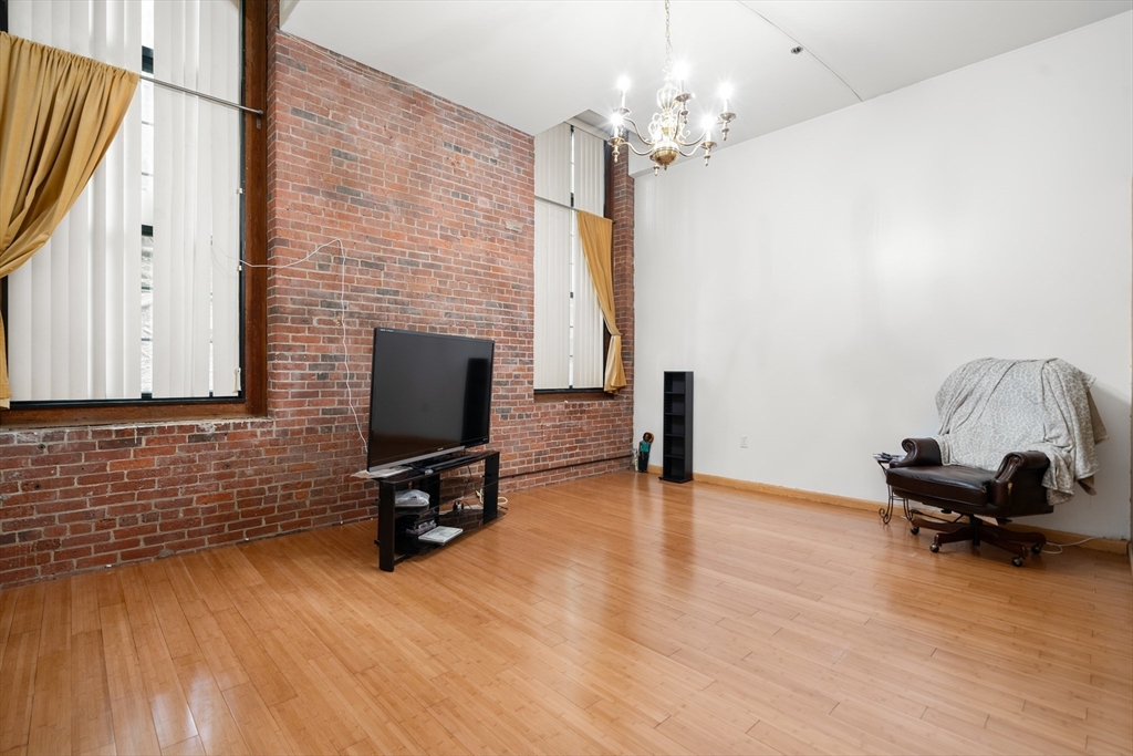 1241-1255 Adams St # F107