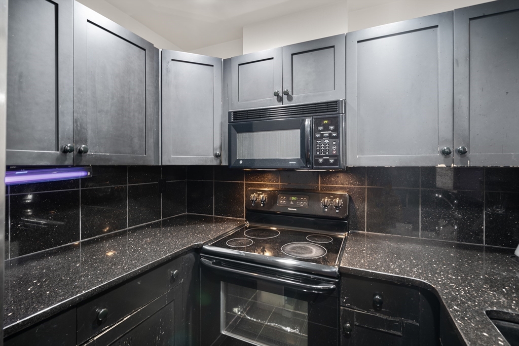 1241-1255 Adams St # F107