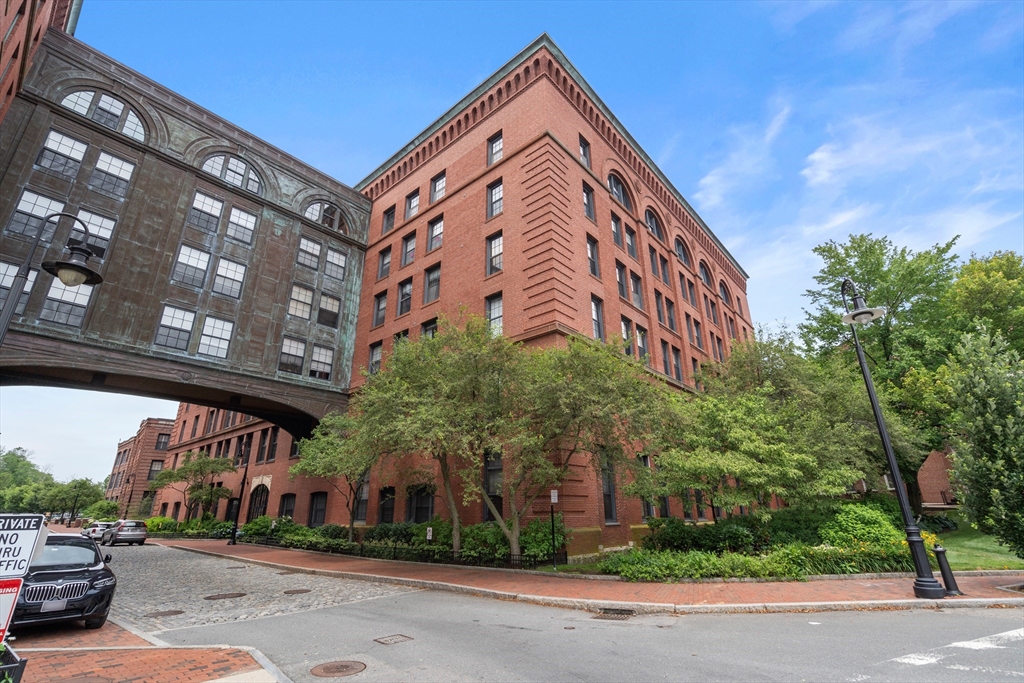 1241-1255 Adams St # F107