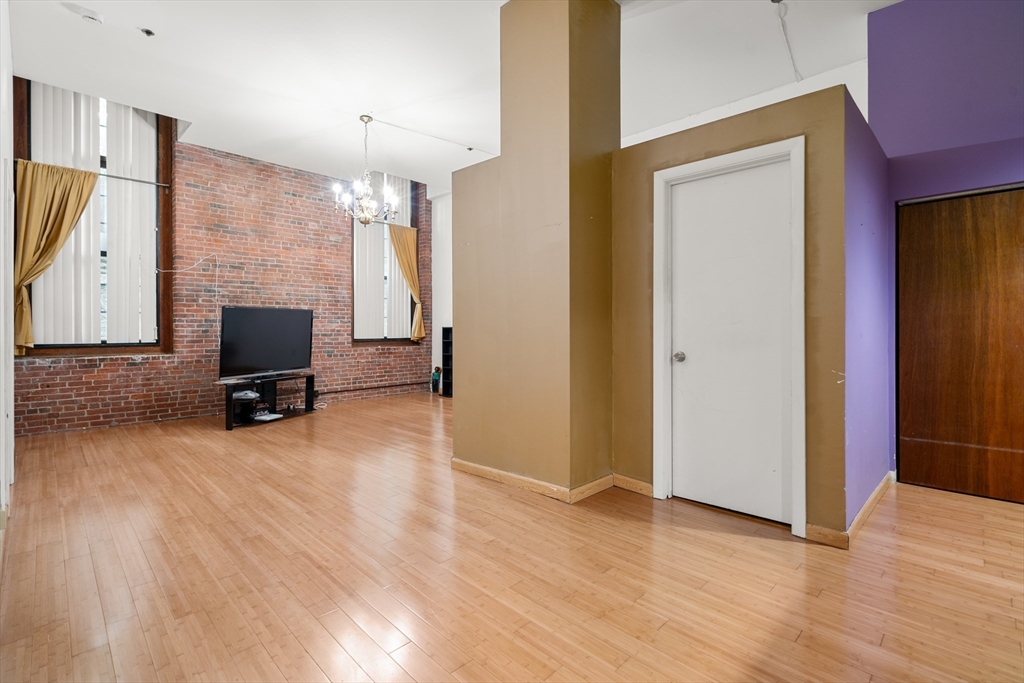 1241-1255 Adams St # F107