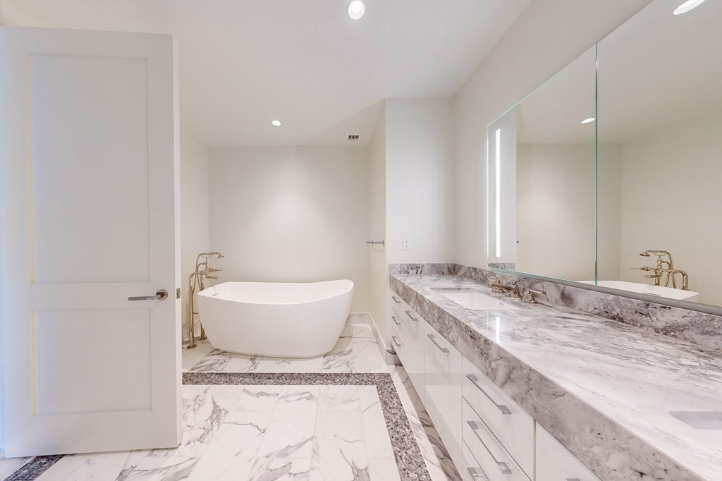 240 Devonshire Street # 4001