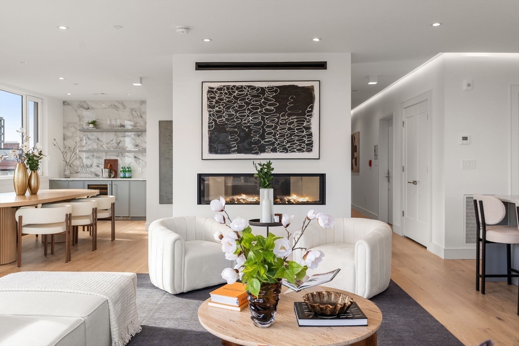 595 Albany Street PH