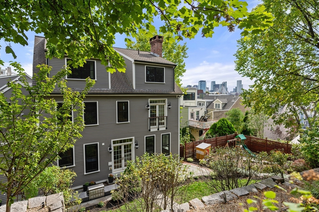 64 Walker St