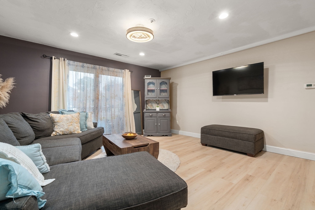 8 Kingswood Dr # D5