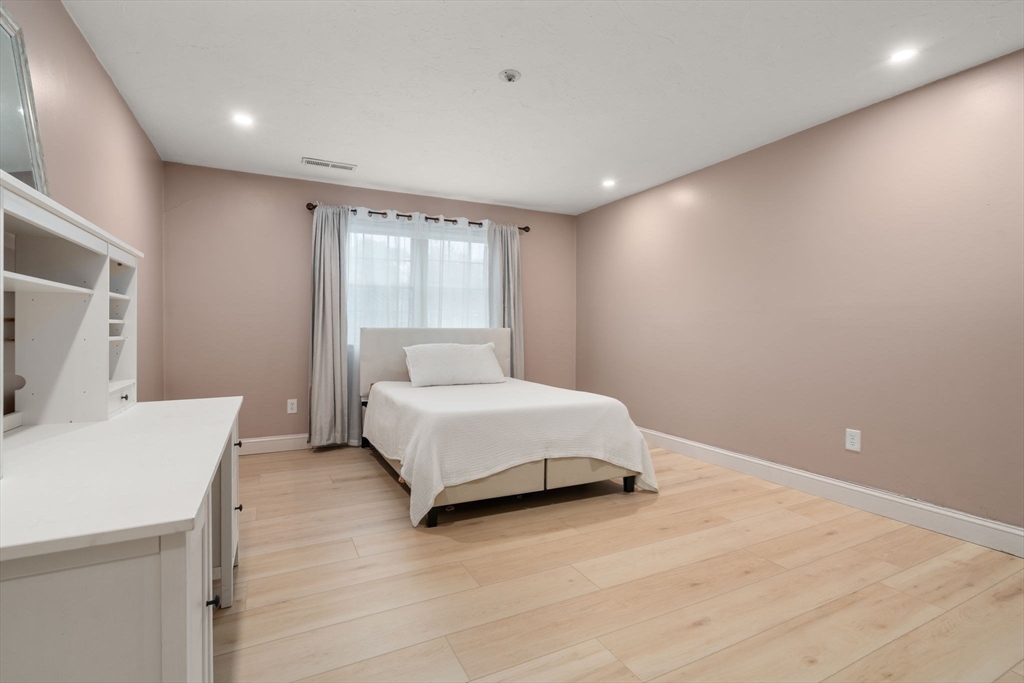 8 Kingswood Dr # D5