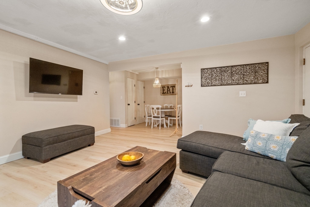 8 Kingswood Dr # D5