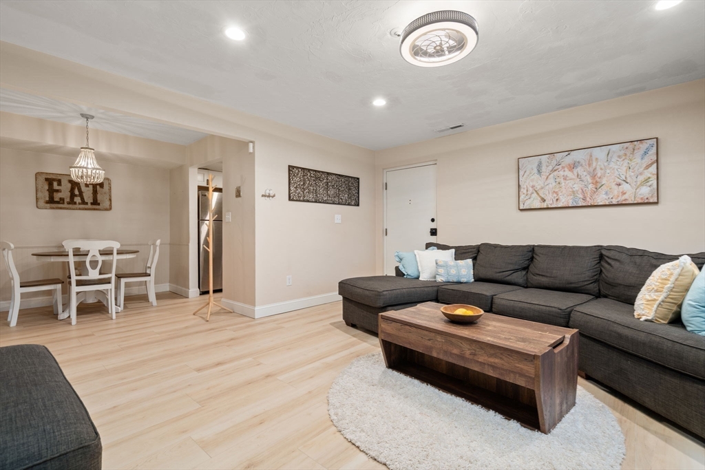 8 Kingswood Dr # D5
