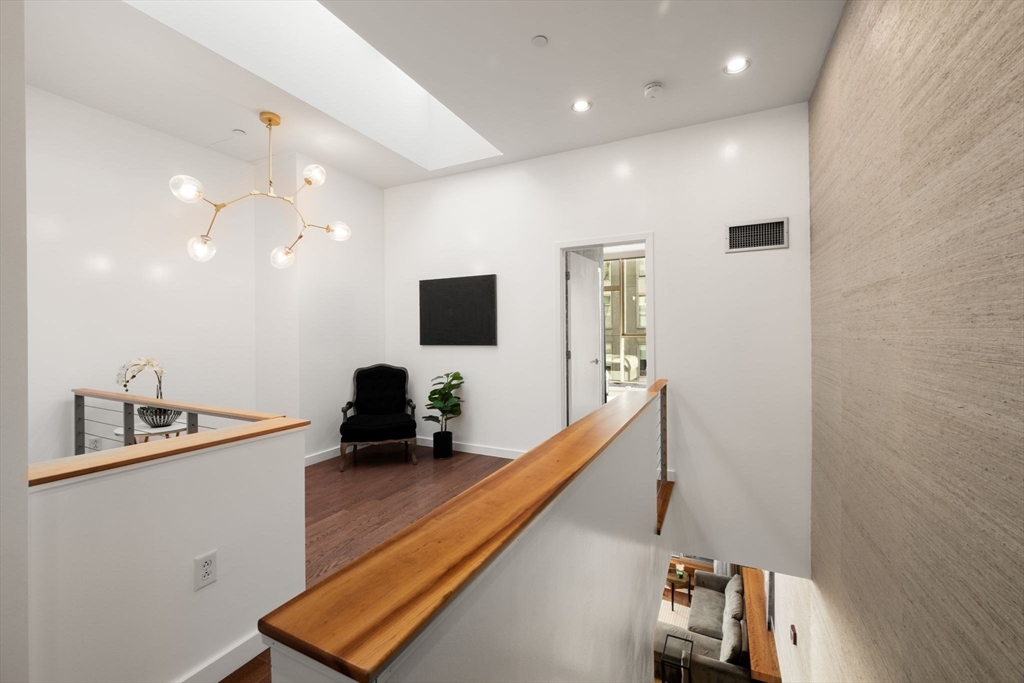 88 Kingston Street # 7C Unit: PH-7C